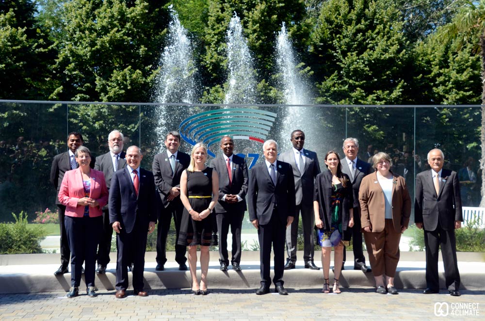 Environment World Leaders gathered for the traditional group picture.  Photo Credits: Max Thabiso Edkins